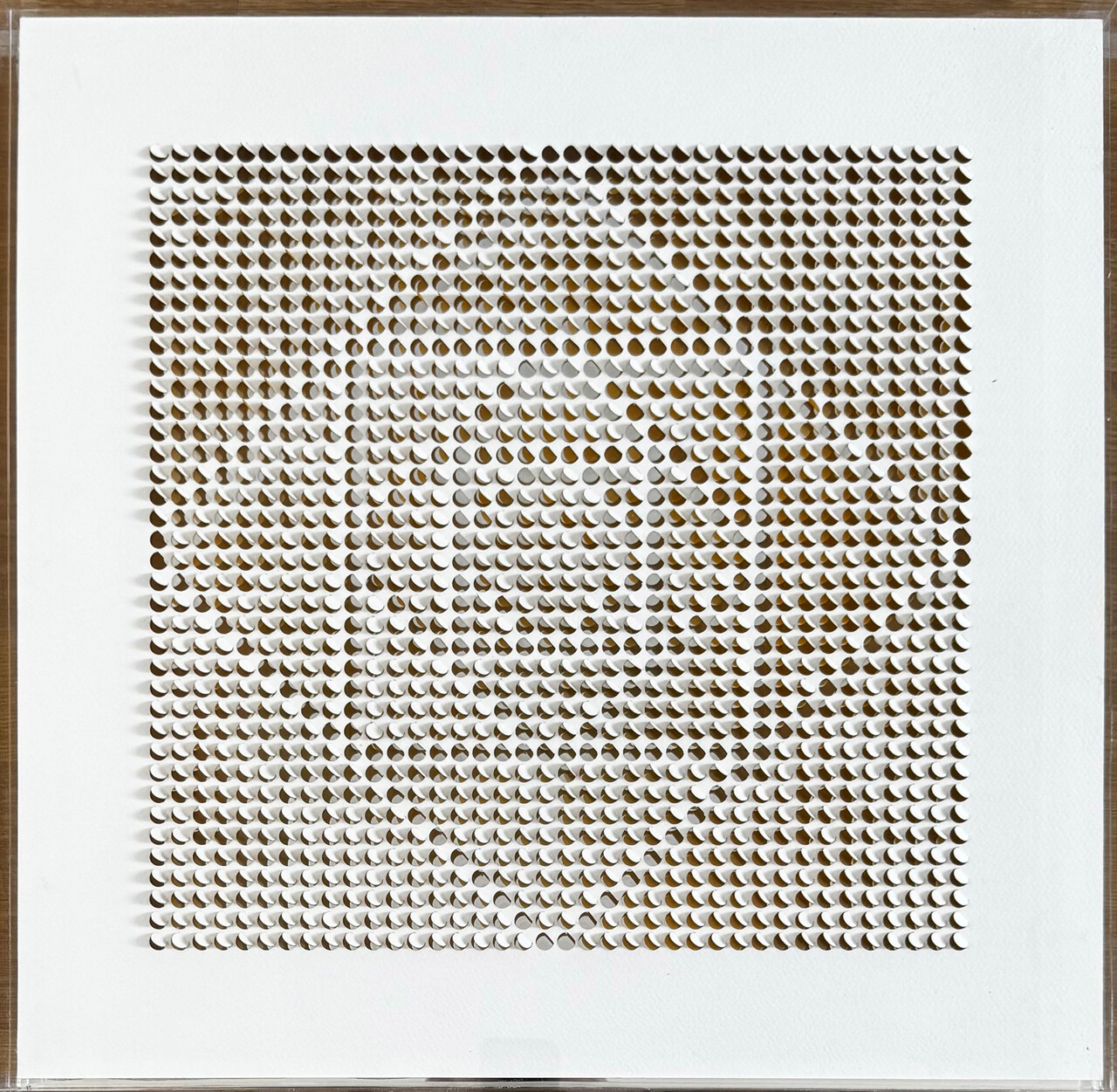  - Luz geométrica amarilla